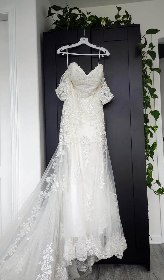 Stunning white lace wedding - photo 2