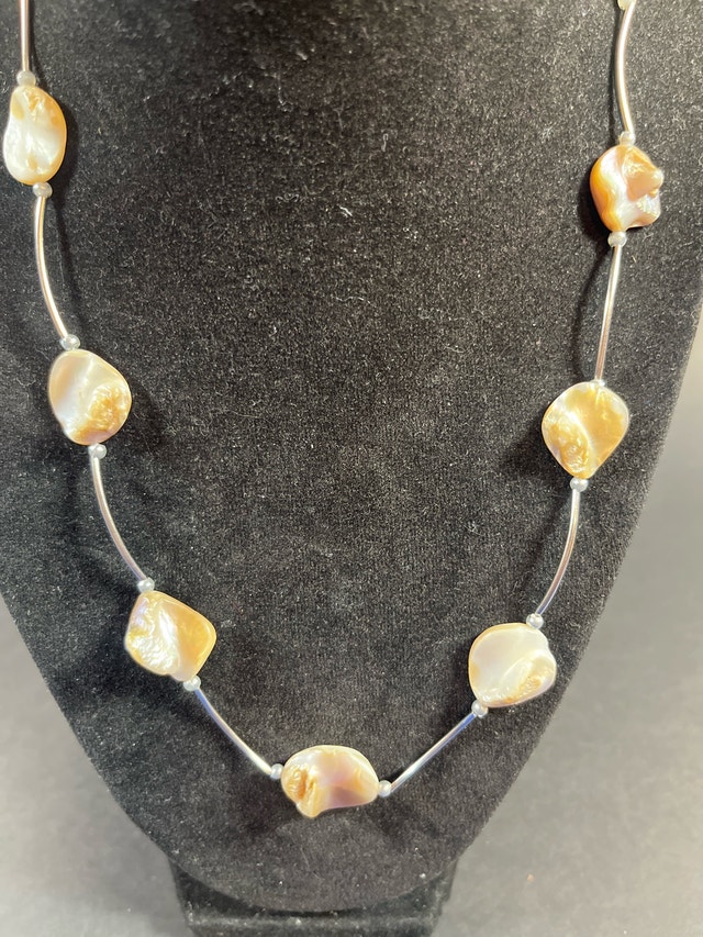 Mother-of-pearl nugget bead illusion necklace - photo 3