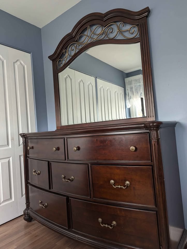 Bedroom suite for sale - photo 3