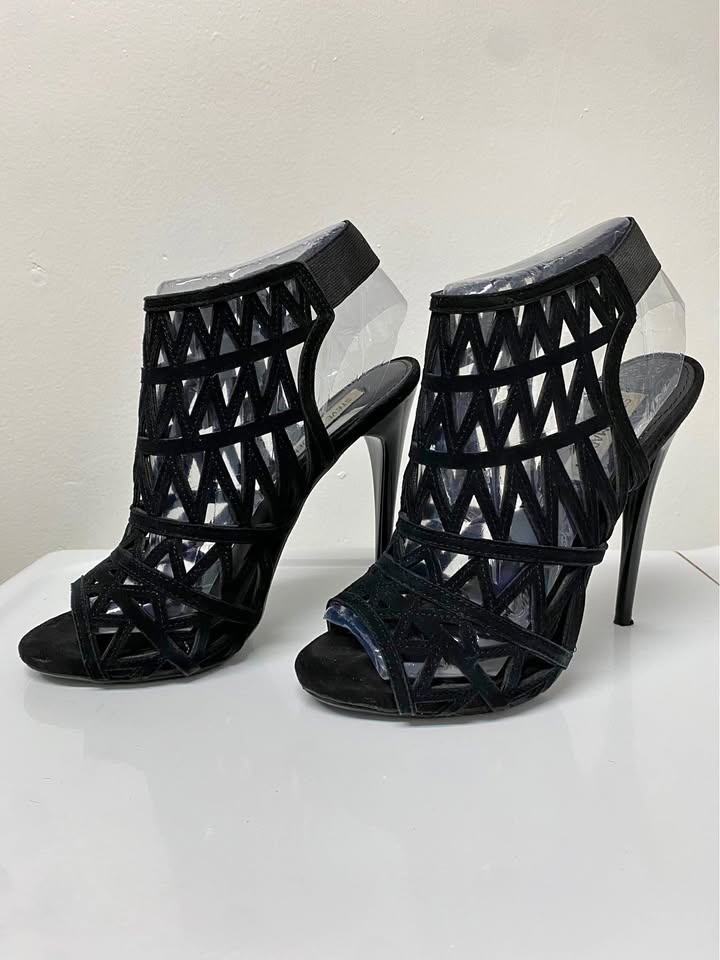 STEVE MADDEN Suede Heels