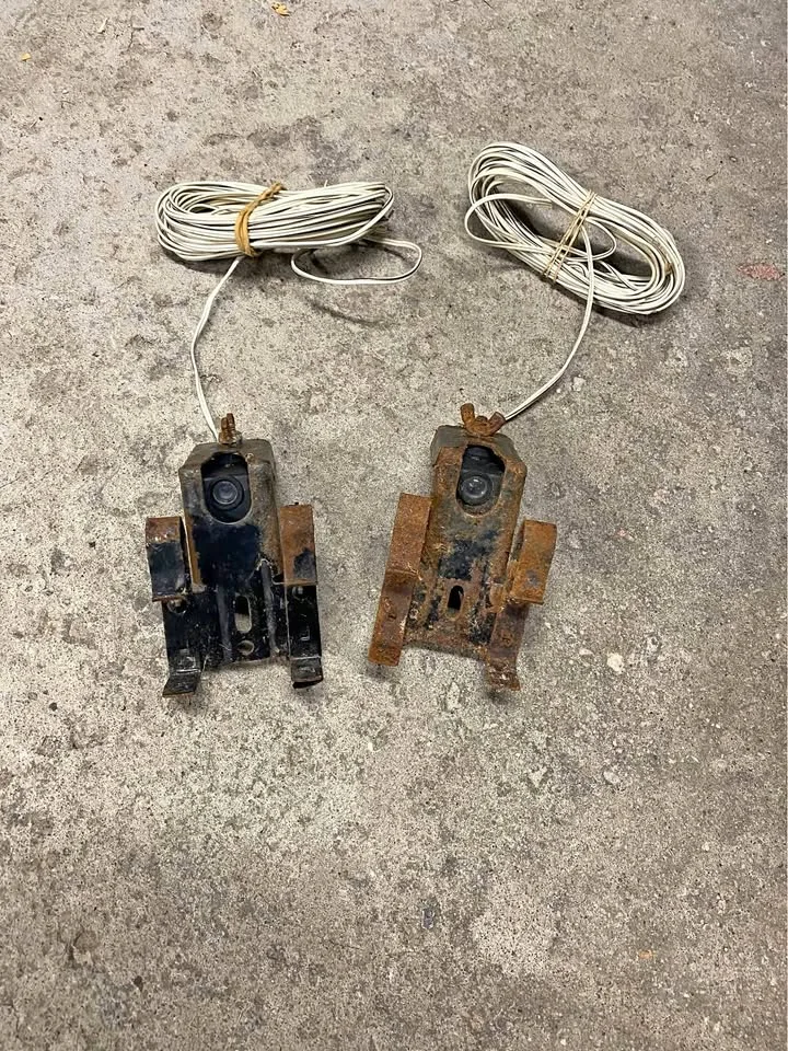 Selling chamberlain garage door sensors thumbnail