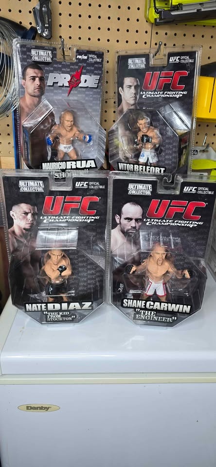 UFC Ultimate Collector Round 5 Limited Edition 12 Figures - photo 2