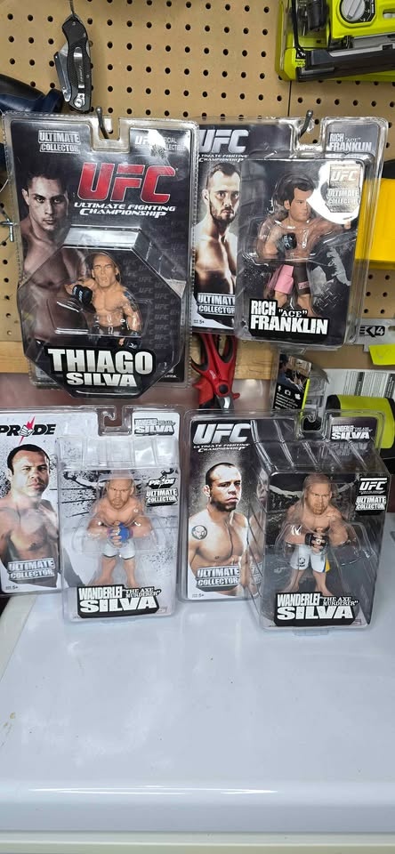 UFC Ultimate Collector Round 5 Limited Edition 12 Figures - photo 3