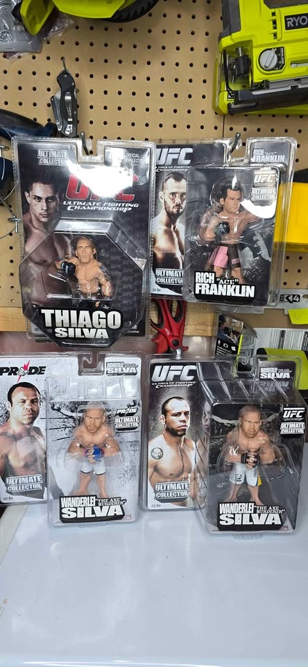 UFC Ultimate Collector Round 5 Limited Edition 12 Figures - photo 4