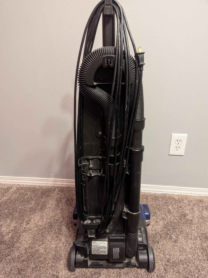 Hoover WindTunnel Supreme Vacuum – Used Like New, Very Clean – $ - photo 2