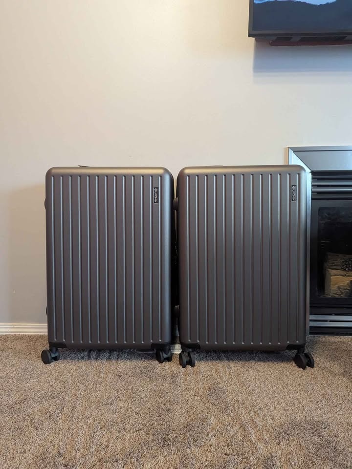 Brand new large checked in 28 in $75 each - photo 3