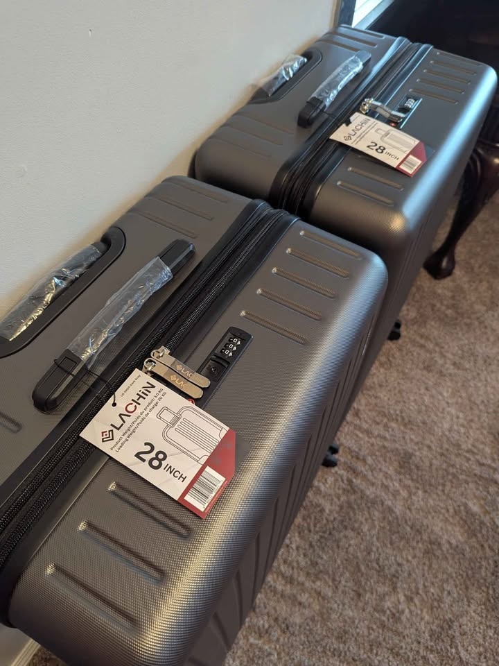 Brand new large checked in 28 in $75 each - photo 4