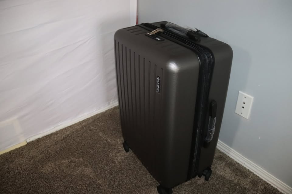 Checked suitcase with a built-in TSA-approved password lock and - photo 3