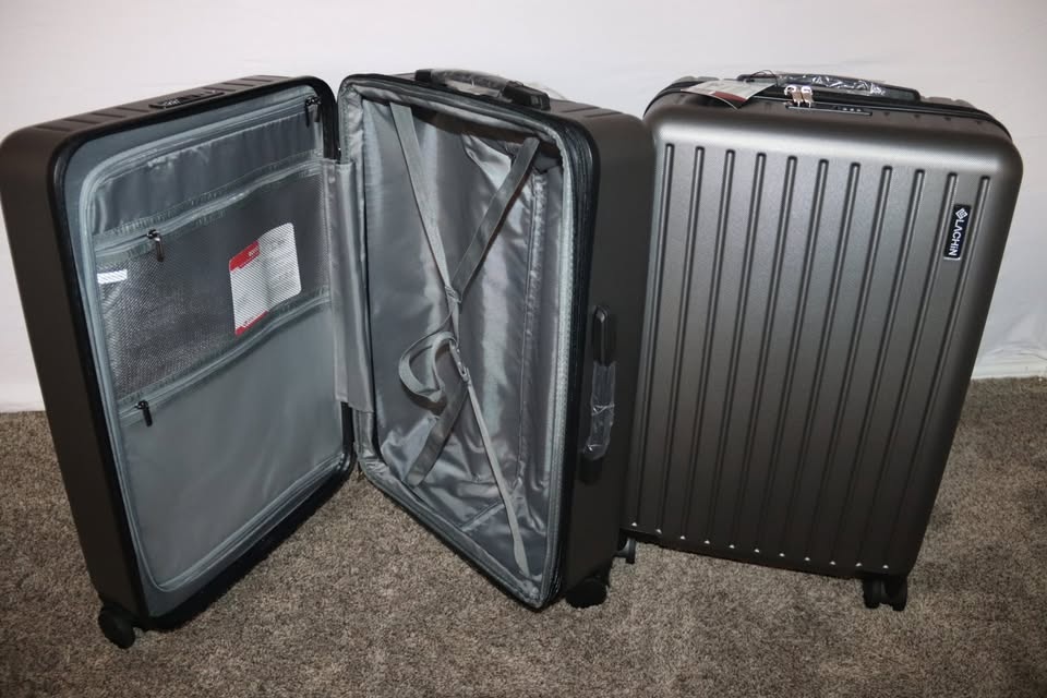 Checked suitcase with a built-in TSA-approved password lock and - photo 4