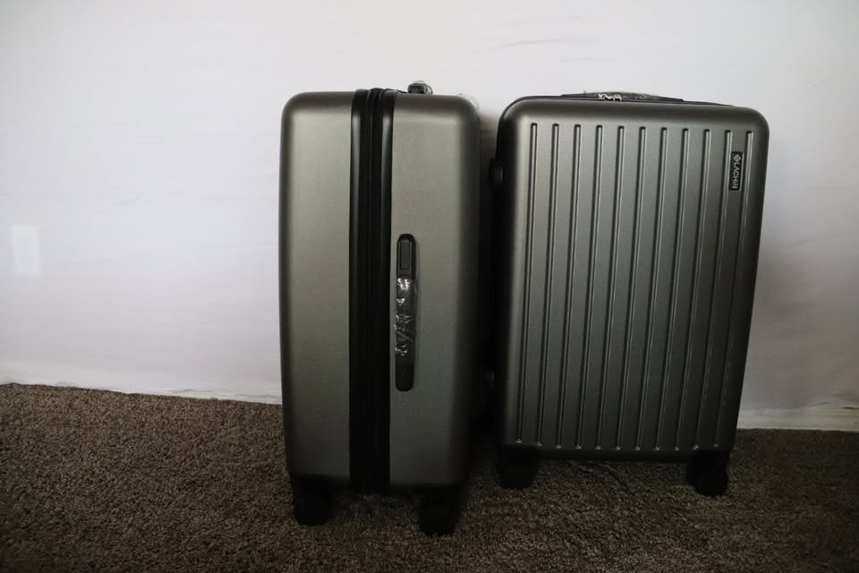 Checked suitcase with a built-in TSA-approved password lock and - photo 5