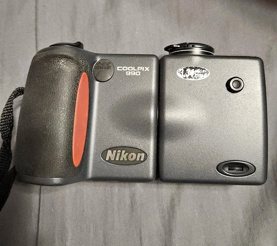 Nikon Coolpix 990