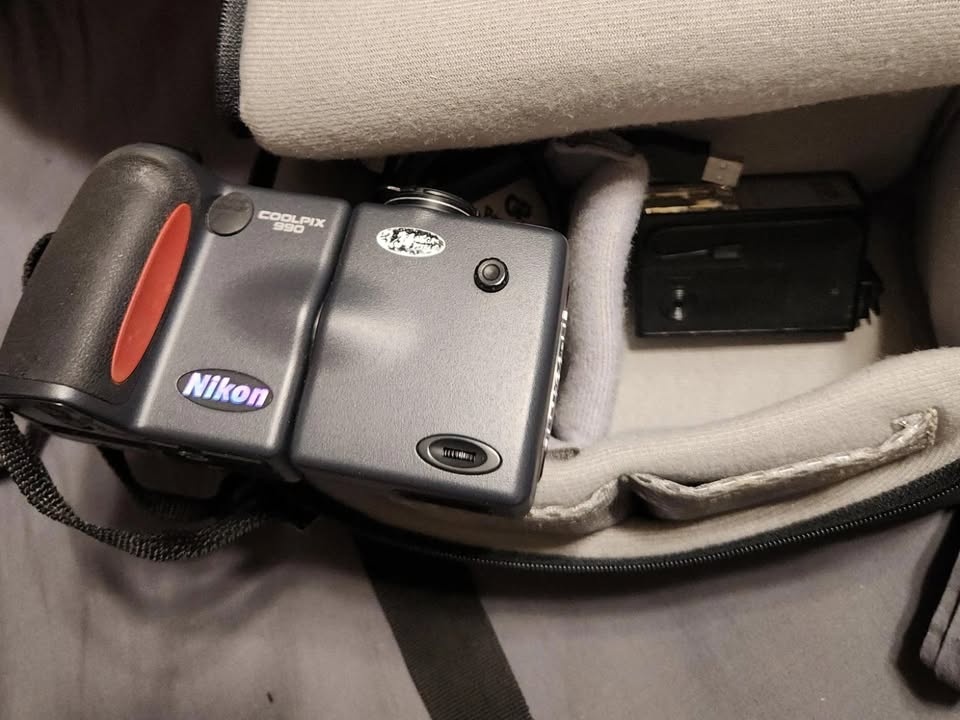 Nikon Coolpix 990 - photo 2