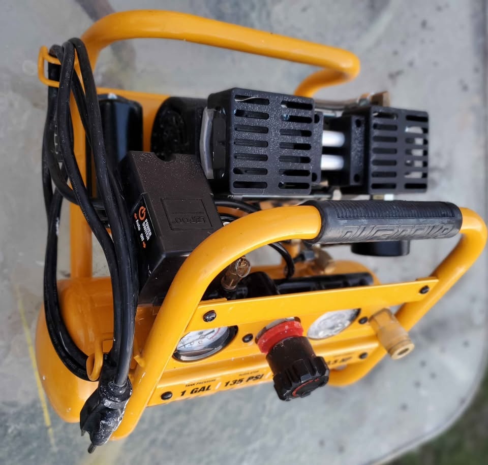 New DuraTwist 1-Gallon Air Compressor - photo 4