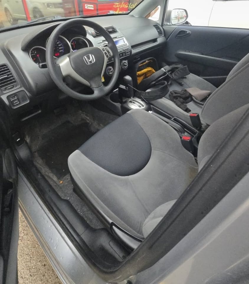 2007 Honda Fit - photo 2
