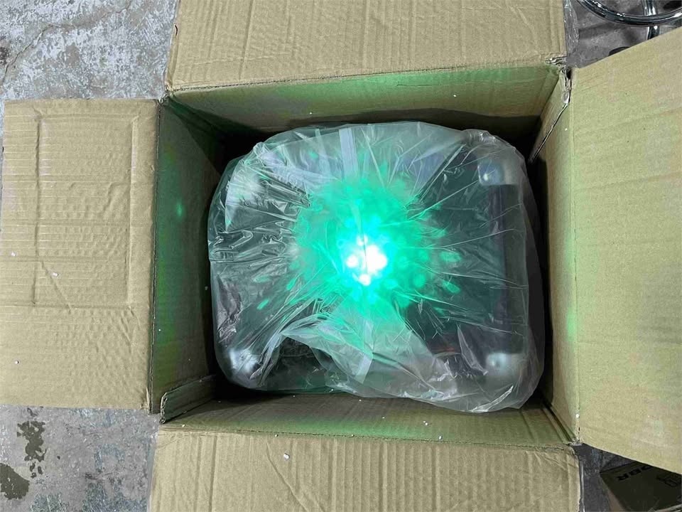 New Portable Karaoke Speaker - Bluetooth - Party Lights - photo 3
