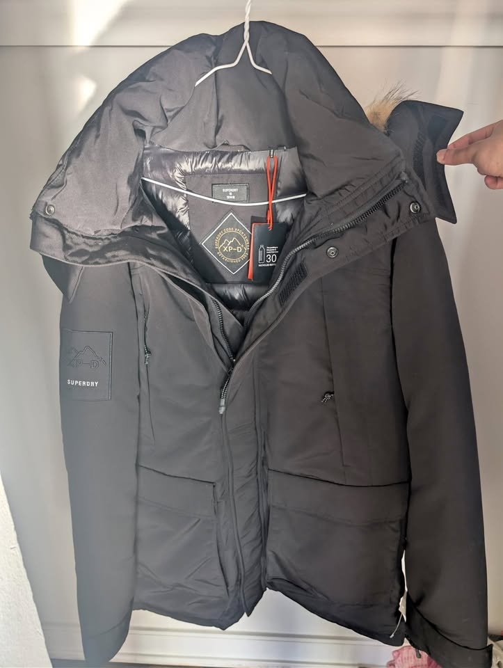 Brand New Superdry Men’s Winter Jacket – Never Worn – Size L – B