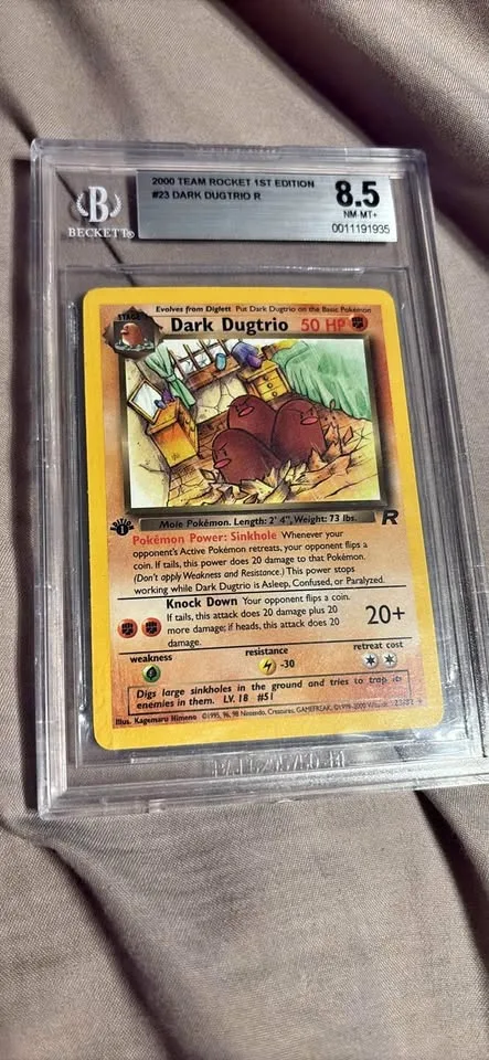 Dark Dugtrio beckett 8.5 non holo thumbnail