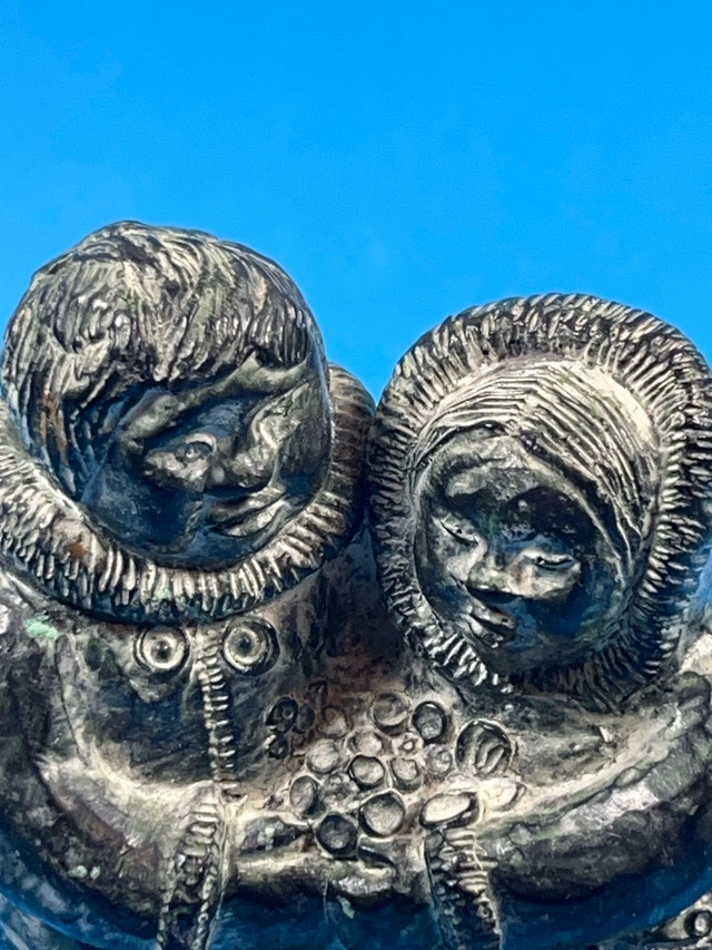 Wolf Sculpture Eskimo Couple - photo 2
