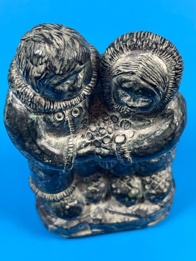 Wolf Sculpture Eskimo Couple - photo 5