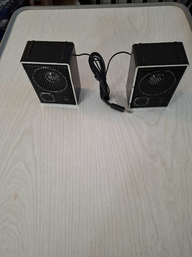Small stereo speakers