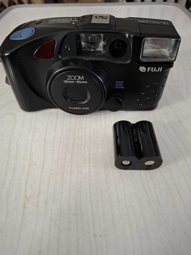 FUJI 35MM FILM CAMERA - photo 2