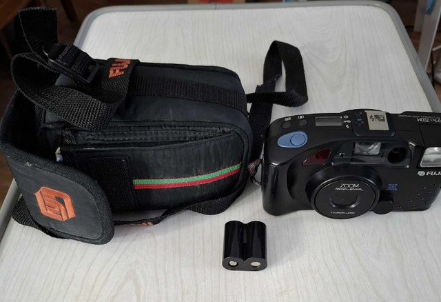 FUJI 35MM FILM CAMERA - photo 3