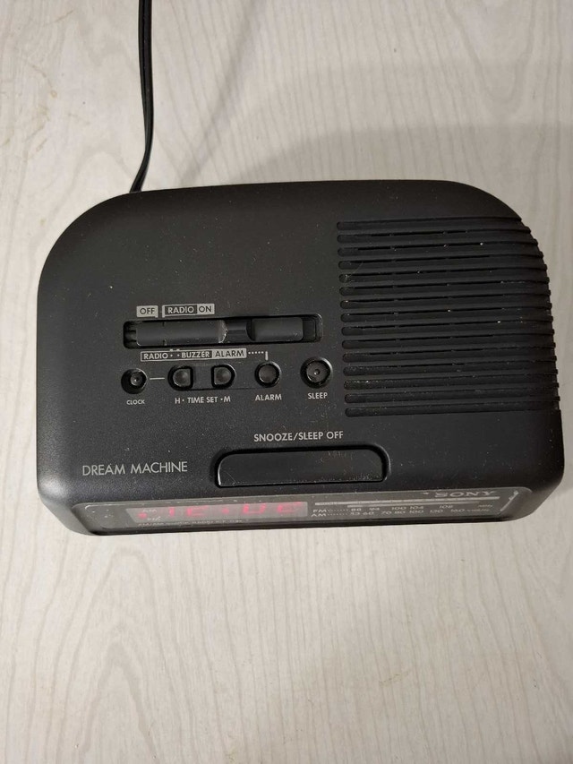 ALARM CLOCK RADIO - photo 2