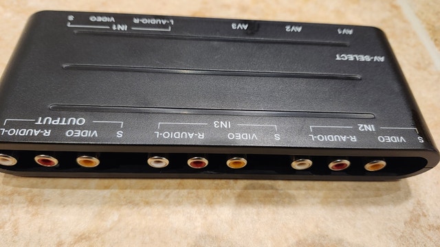 3 way Audio & Video RCA splitter - Connect 3 RCA Output Devices