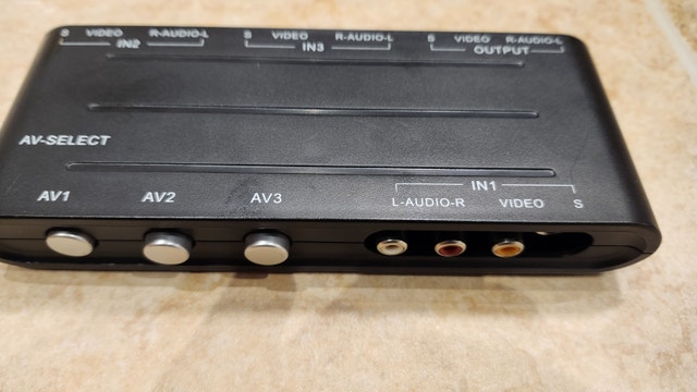 3 way Audio & Video RCA splitter - Connect 3 RCA Output Devices - photo 2