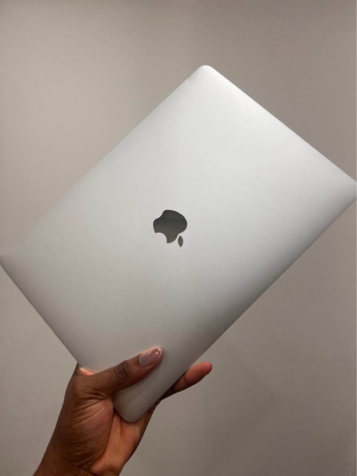 MacBook Pro 2017 13" - photo 2