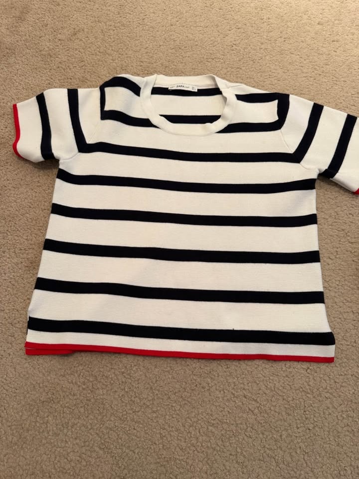 4 tops for women - Fits Medium/Large size - photo 2