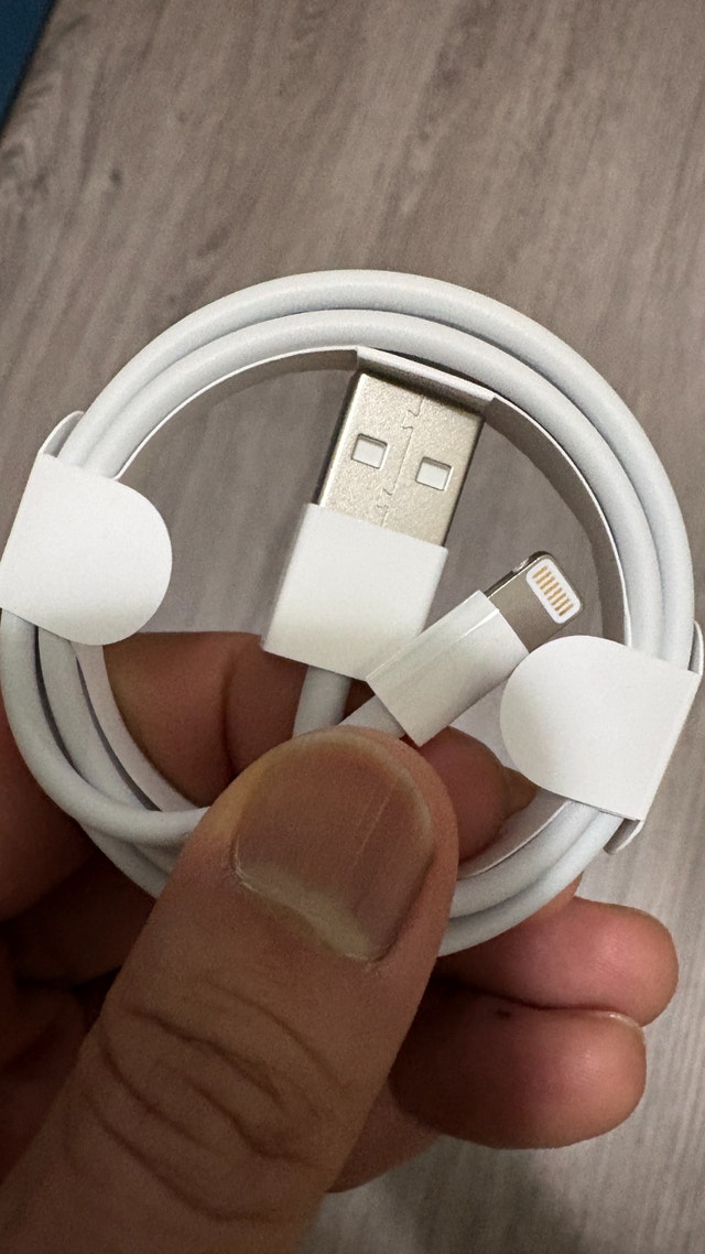 New Original Apple iPhone Charging Cable - photo 2