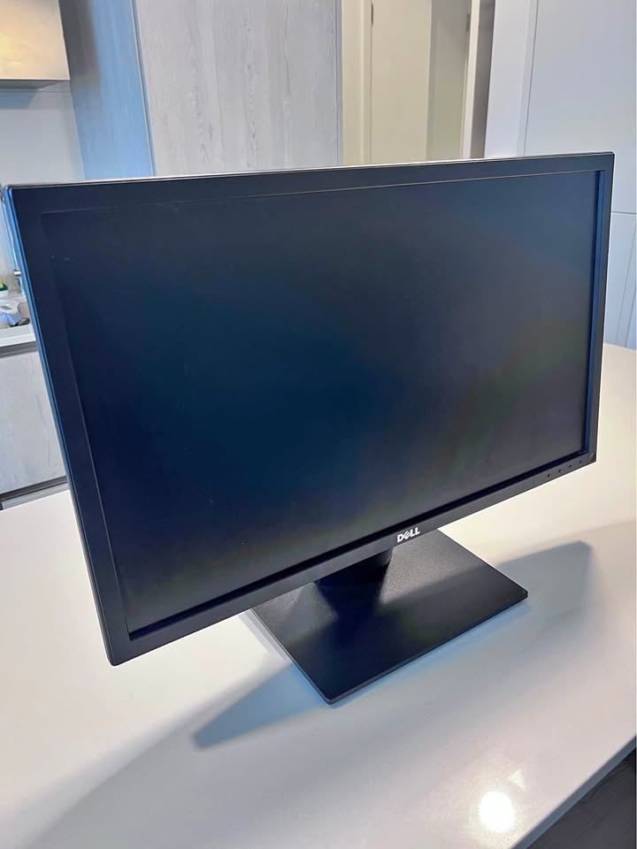 Dell 24” Monitor 🖥️