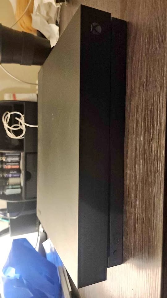 Mint 1TB Xbox One X | Slim Version | w/ Games & Controller