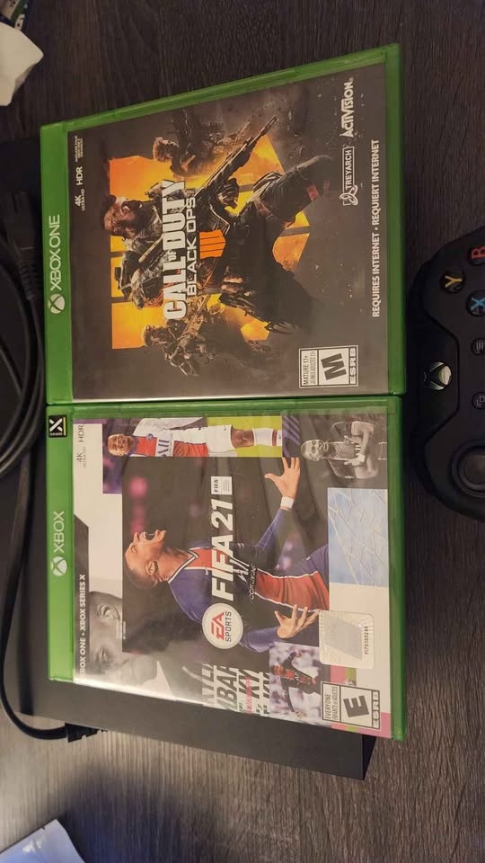 Mint 1TB Xbox One X | Slim Version | w/ Games & Controller - photo 2