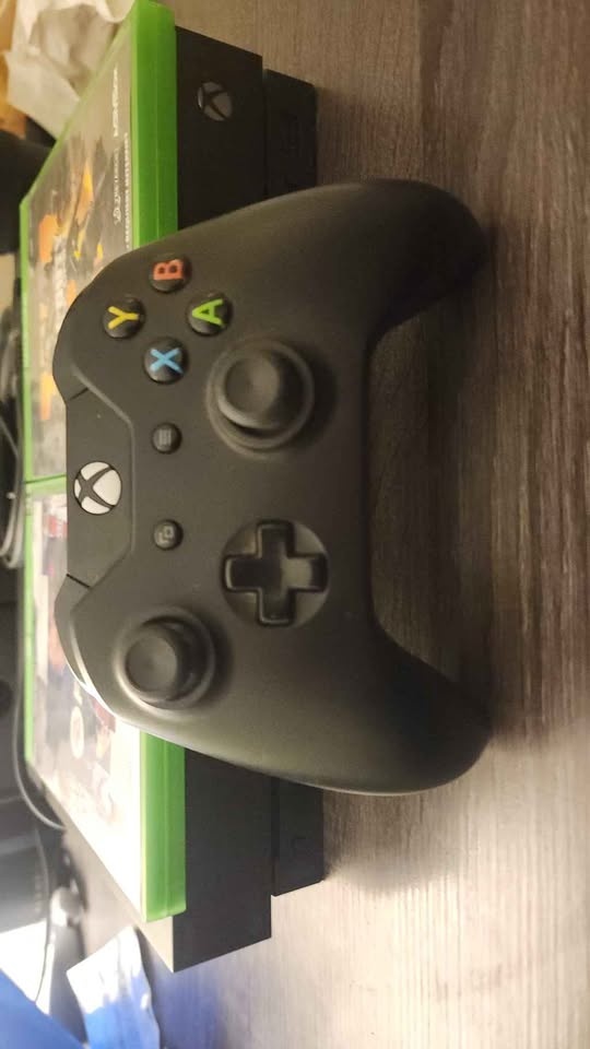 Mint 1TB Xbox One X | Slim Version | w/ Games & Controller - photo 4