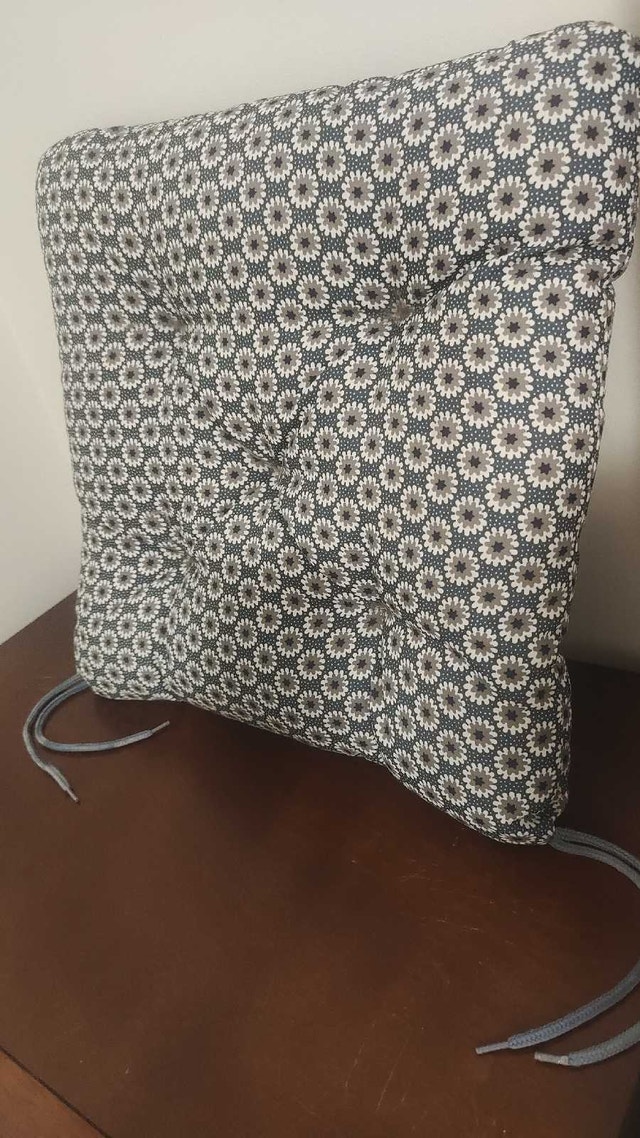 Fabric seat cushion - photo 2