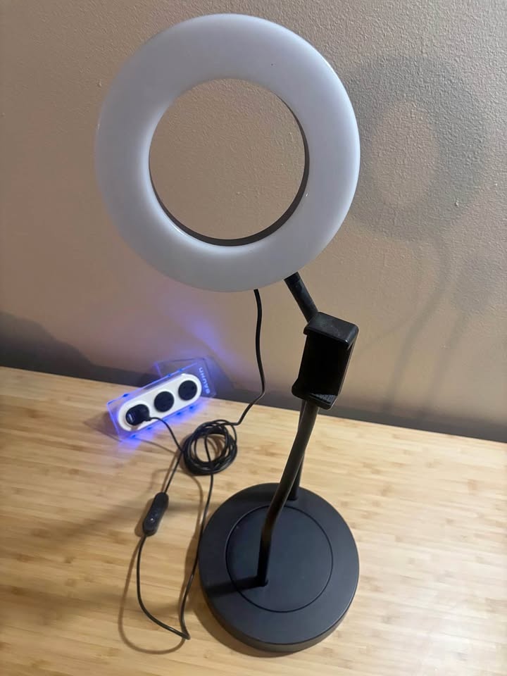 IKEA RING LIGHT WITH PHONE HOLDER