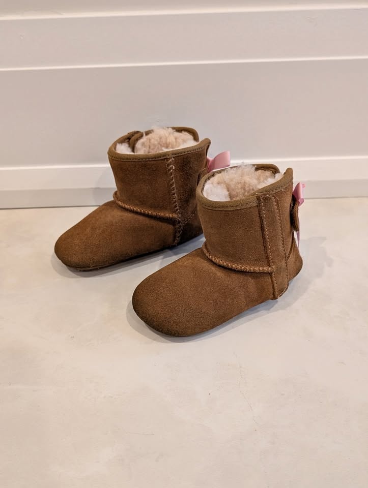 UGG Baby Jesse Bow II Size 4/5
