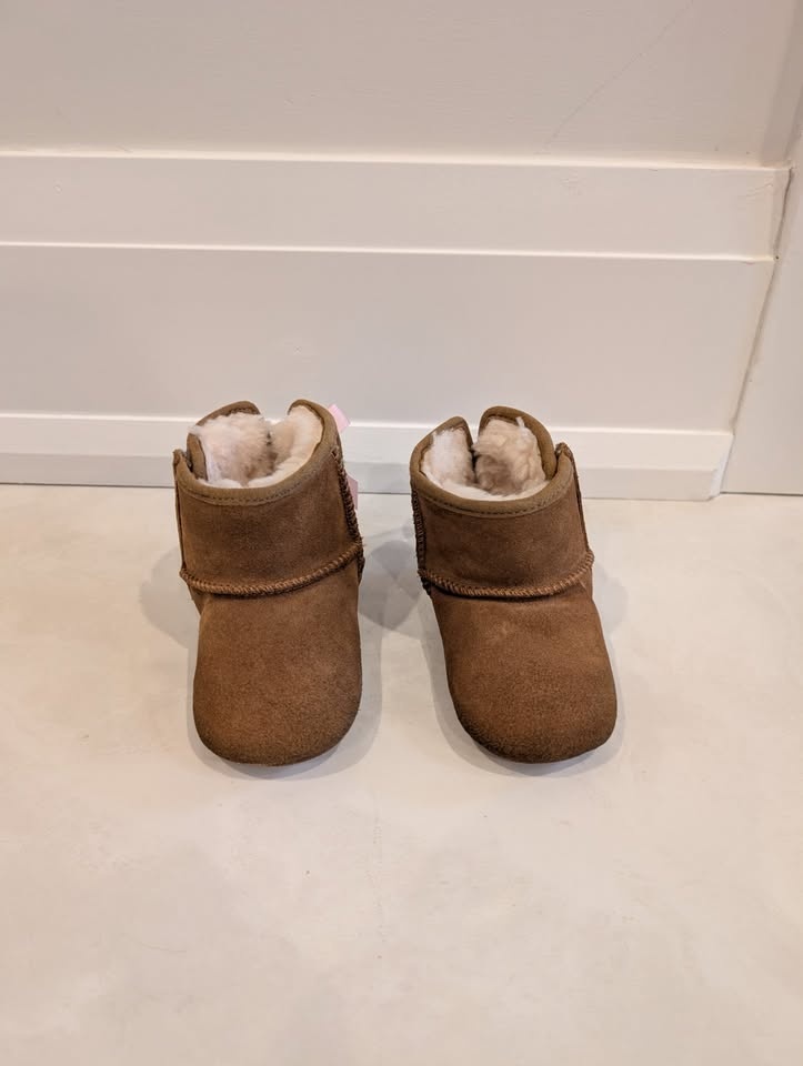UGG Baby Jesse Bow II Size 4/5 - photo 2