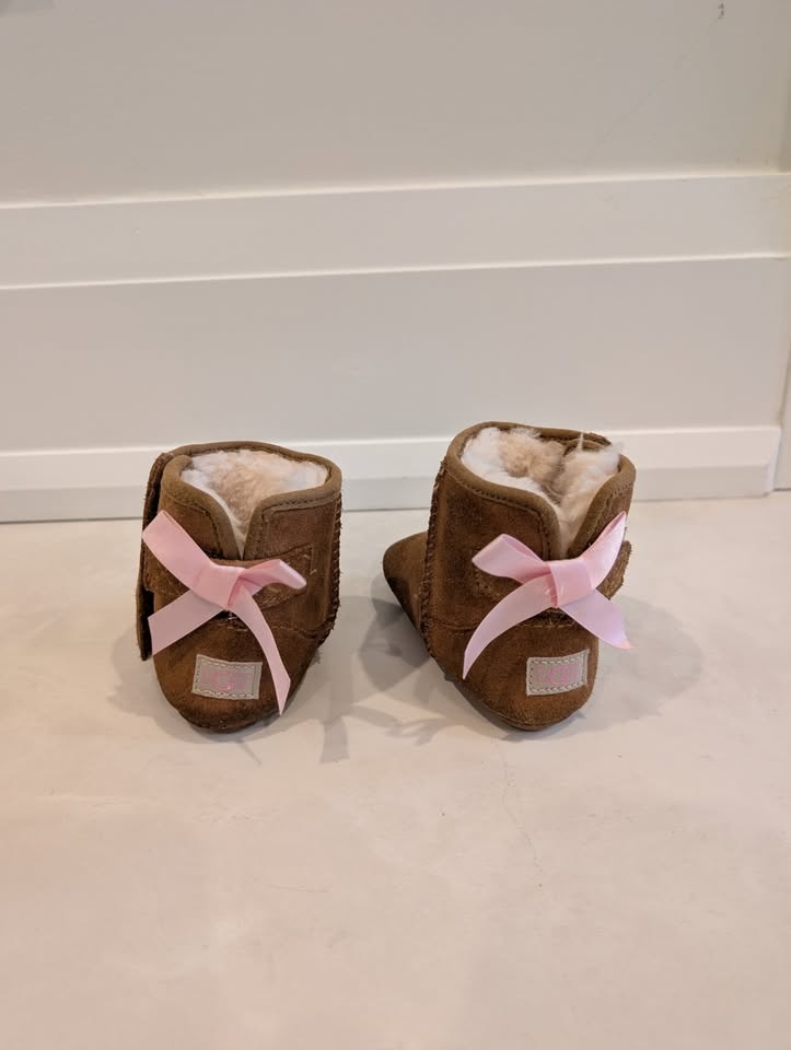 UGG Baby Jesse Bow II Size 4/5 - photo 3