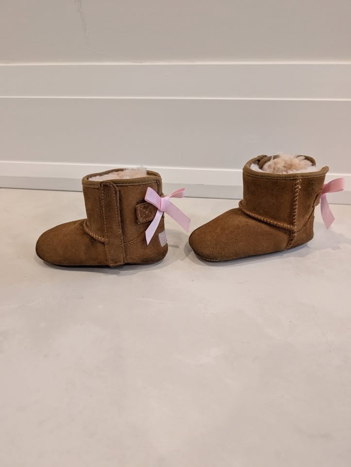UGG Baby Jesse Bow II Size 4/5 - photo 4
