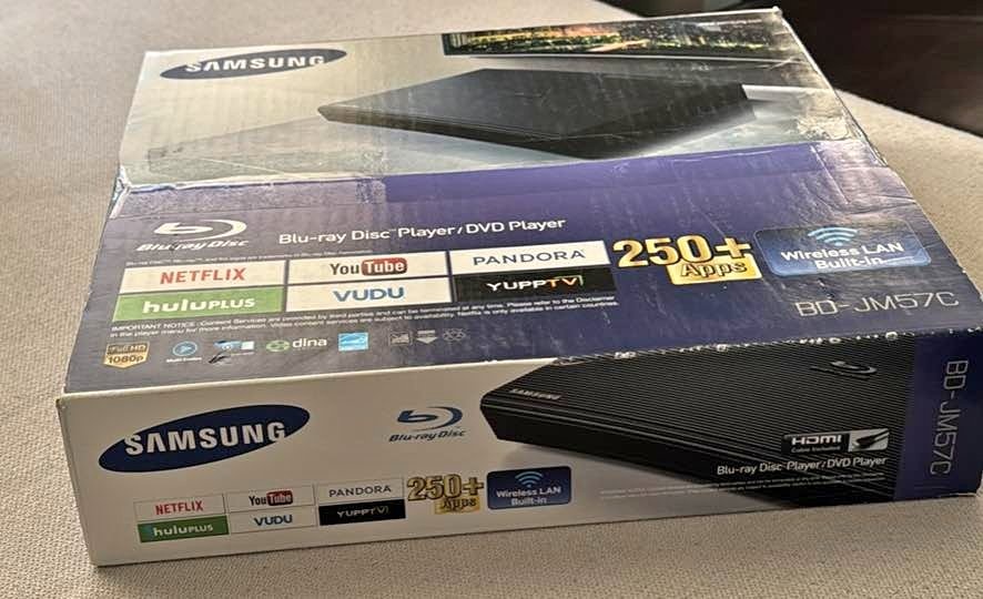 Brand new in Box - SAMSUNG Blu-ray DVD Disc Player