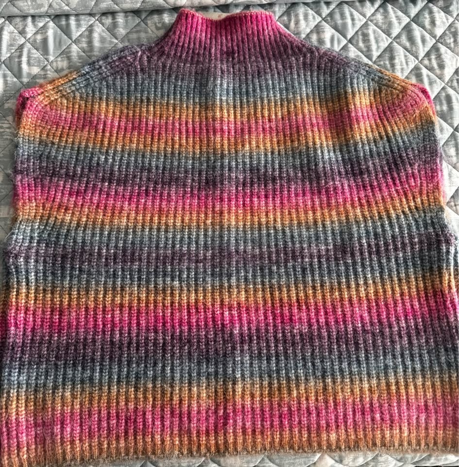 Women's sweater - photo 2