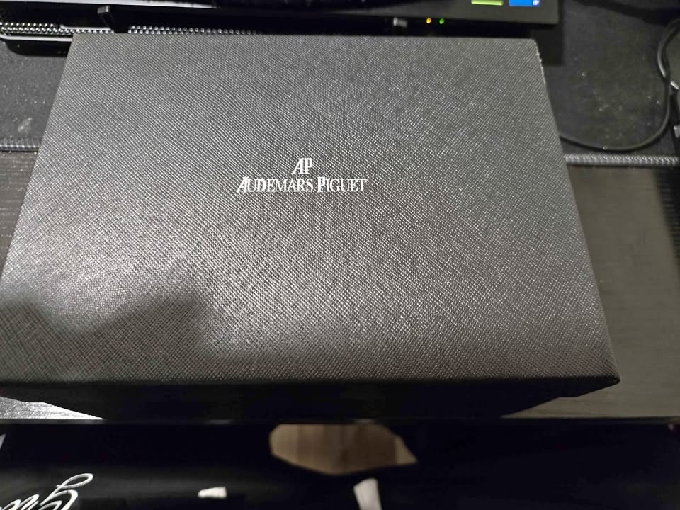 AUDEMARS PIGUET ( Royal Oak )