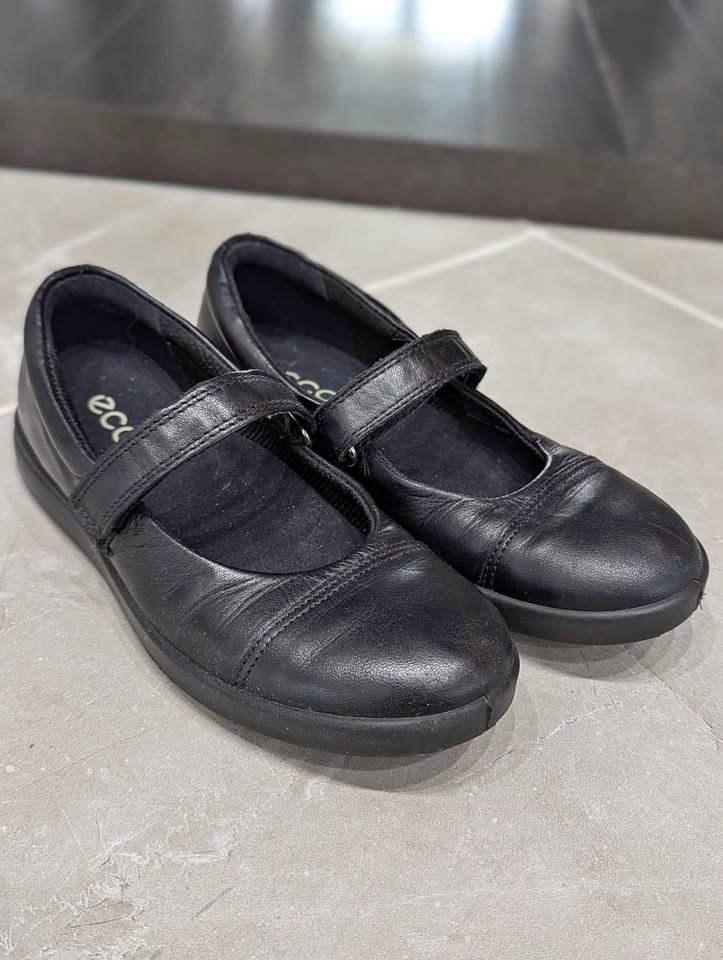 Girls Ecco mary jane black shoes size 13