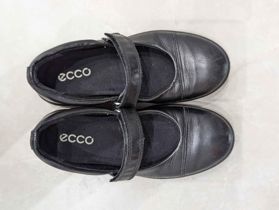 Girls Ecco mary jane black shoes size 13 - photo 2