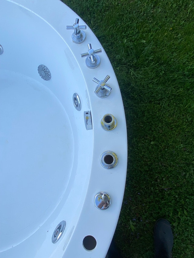 Round Whirlpool Bathtub - photo 3