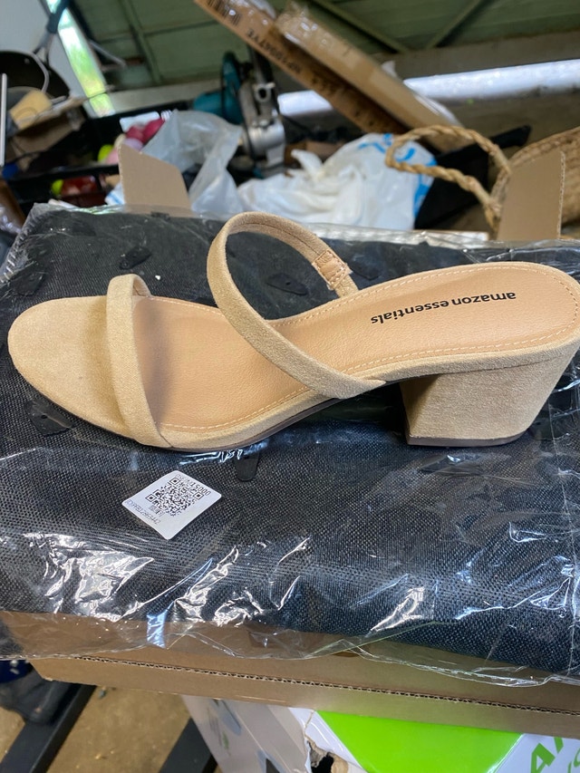 Amazon Essentials Women's Thin Two Strap Heeled Slide Sandal - photo 4