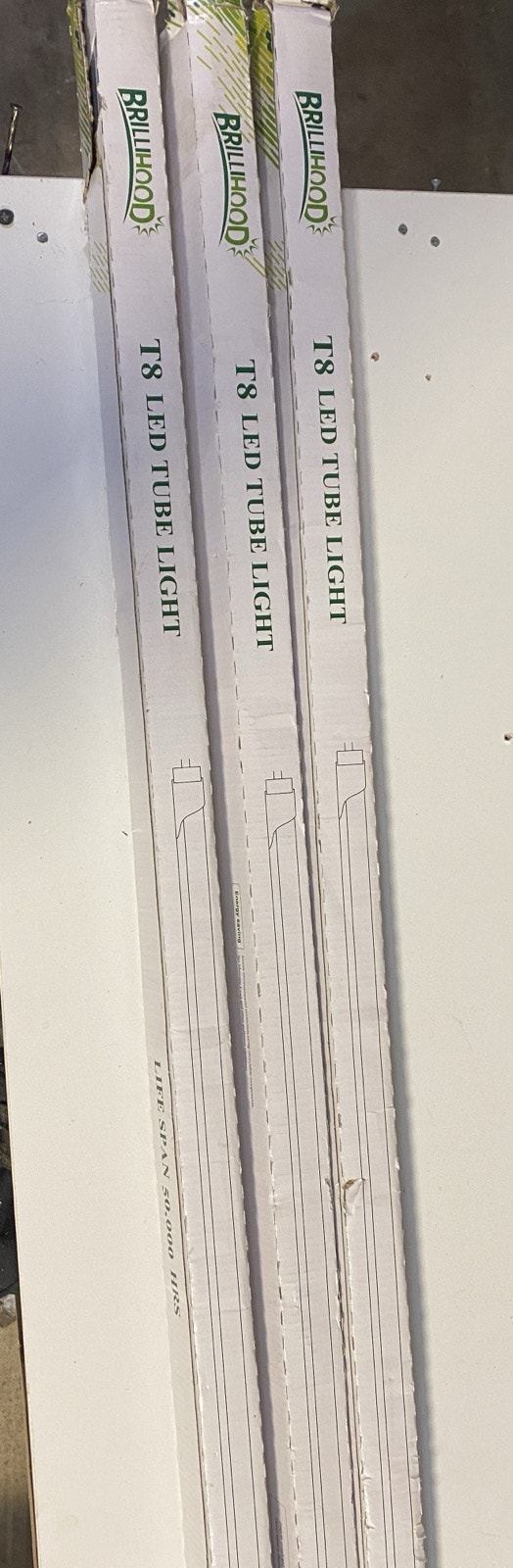 Brillihood T8 LED tube light